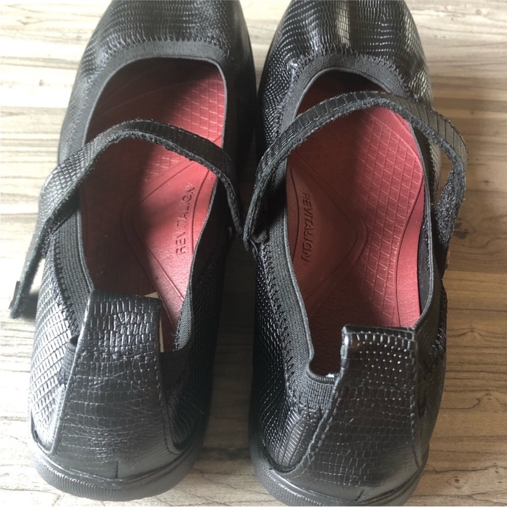 New SZ 10 black Revitalign ballerina/ Mary Janes.